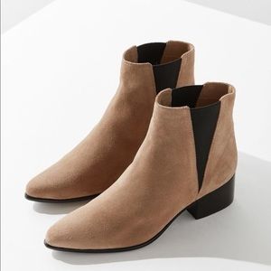 Urban outfitters Pola Chelsea booties